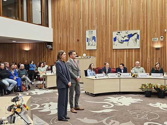Foto van beëdiging Eeke Welling en Geert Schipaanboord
